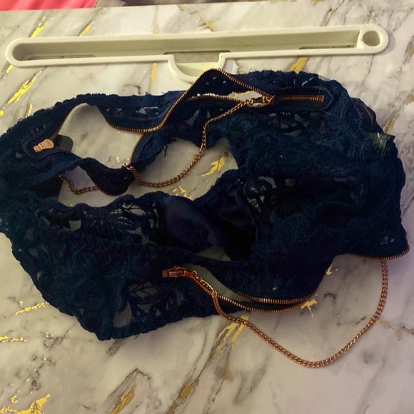 Agent Provocateur Soirée Terri Panties- Size 4 Large, Blue Lace w Chains💙 NWT - Picture 8 of 8